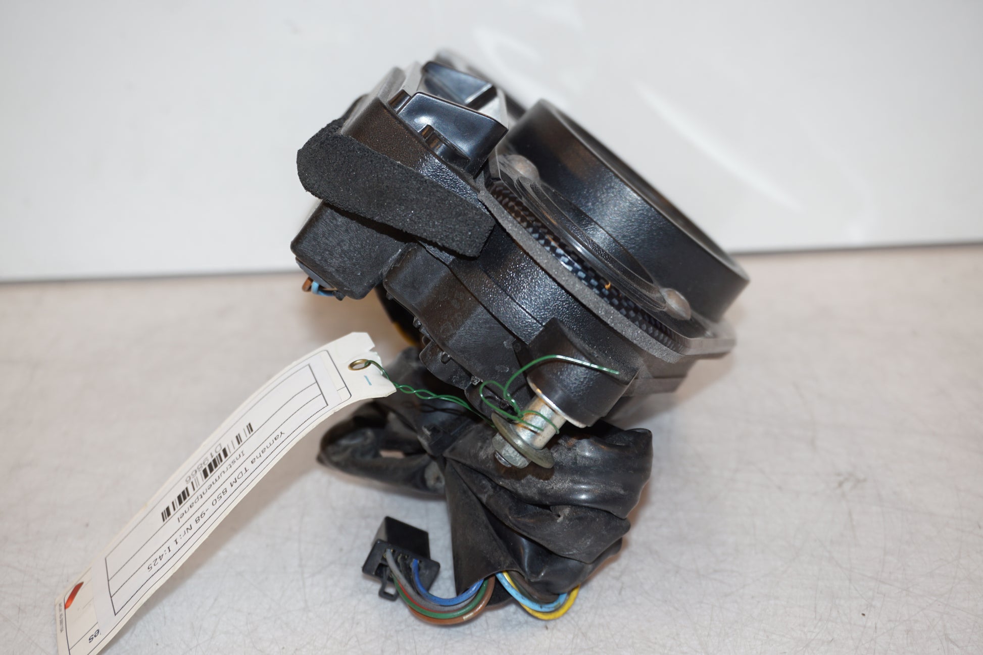 Höger sida på Instrumentpanel från en Yamaha TDM 850 -1998 motorcykel.