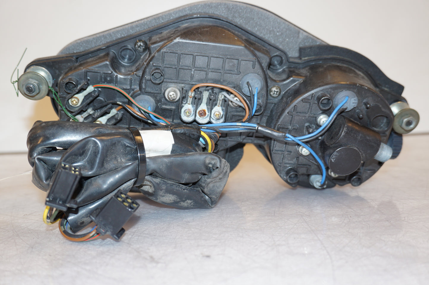 Snett nerifrån på Instrumentpanel från en Yamaha TDM 850 -1998 motorcykel.