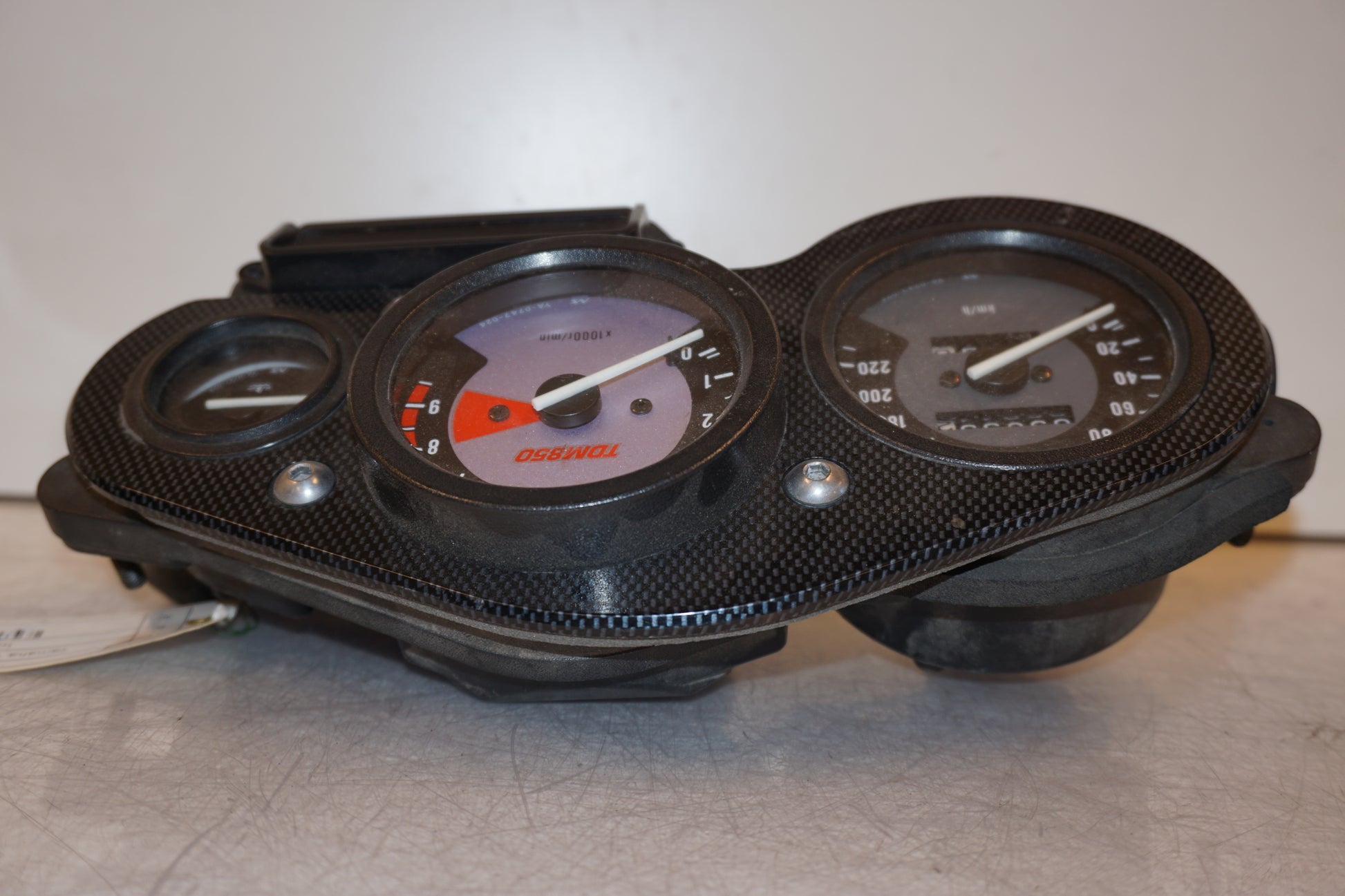 Vänster sida på Instrumentpanel från en Yamaha TDM 850 -1996 motorcykel.