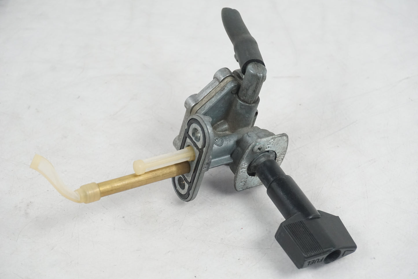 Framsidan på Bensinkran från en Suzuki GSF 1200 -2000 motorcykel.