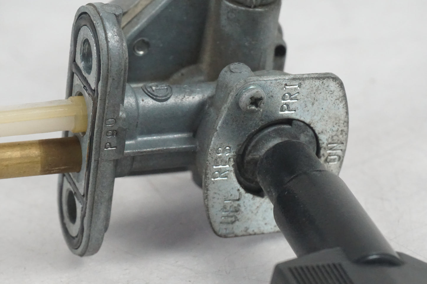 Baksidan på Bensinkran från en Suzuki GSF 1200 -2000 motorcykel.