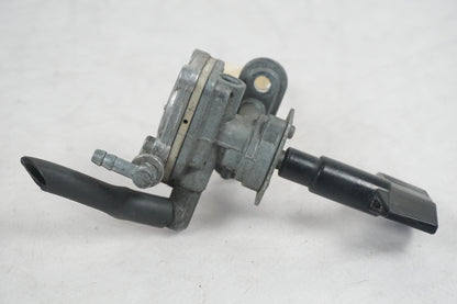 Vänster sida på Bensinkran från en Suzuki GSF 1200 -2000 motorcykel.