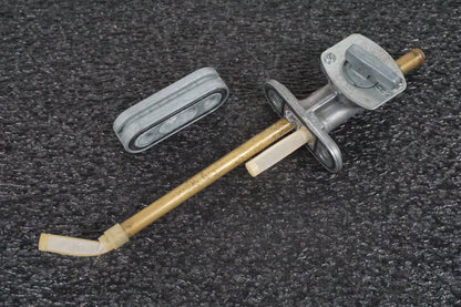 Framsidan på Bensinkran från en Suzuki DRZ 400 -2006 motorcykel.