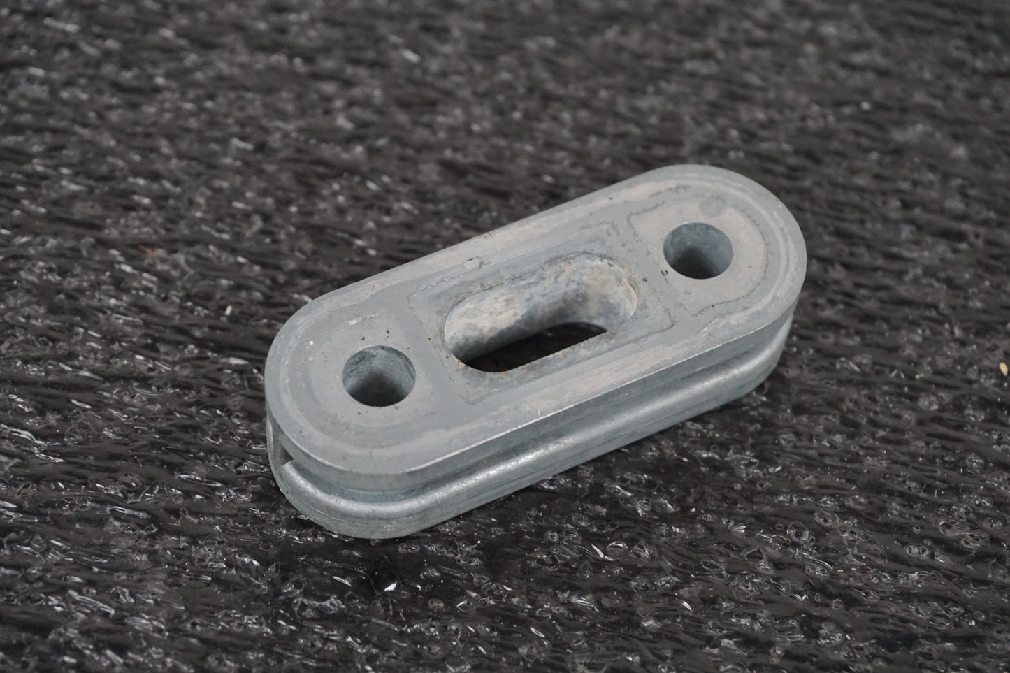 Höger sida på Bensinkran från en Suzuki DRZ 400 -2006 motorcykel.