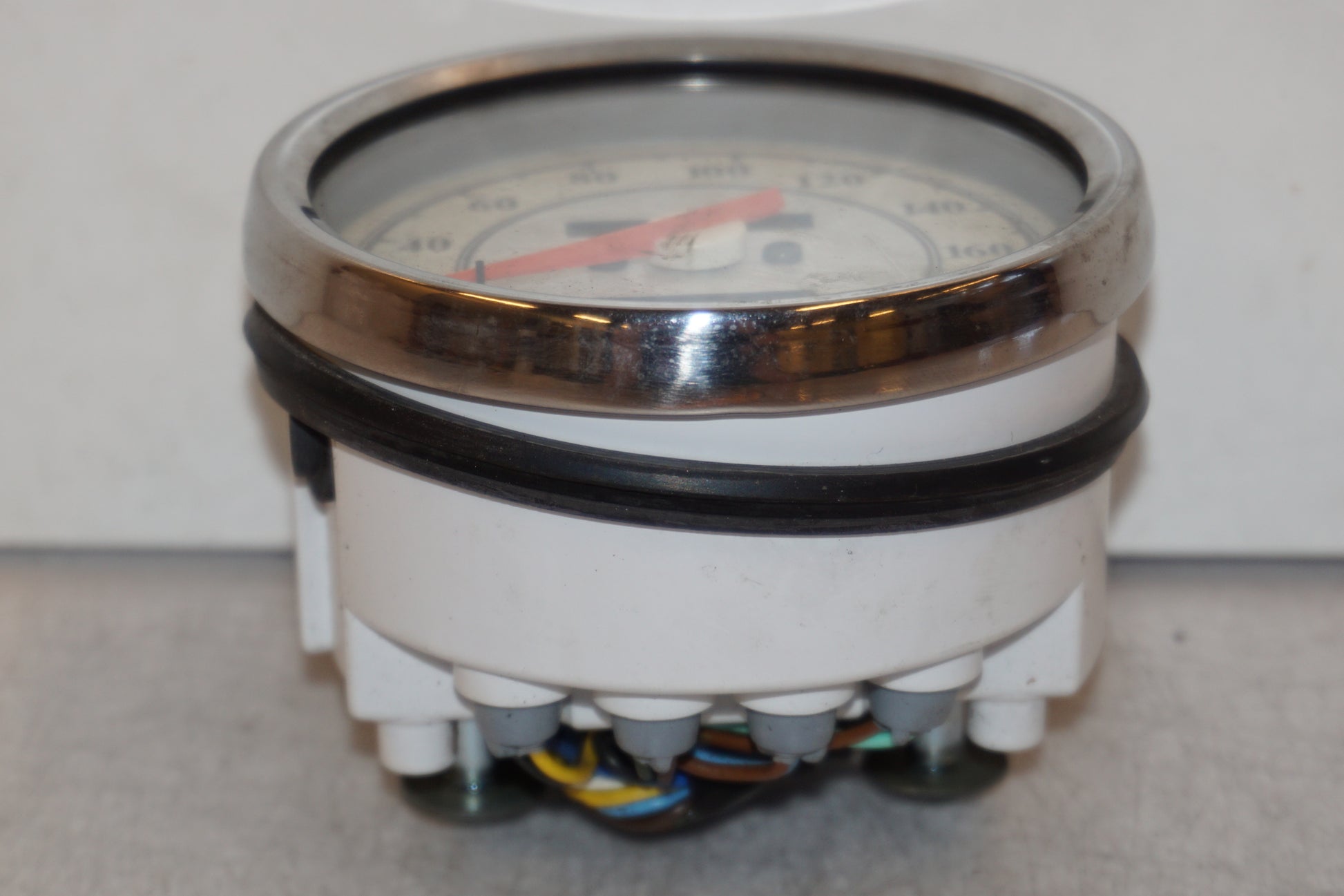 Baksidan på Hastighetsmätare från en Yamaha XVS 650 -1999 motorcykel.