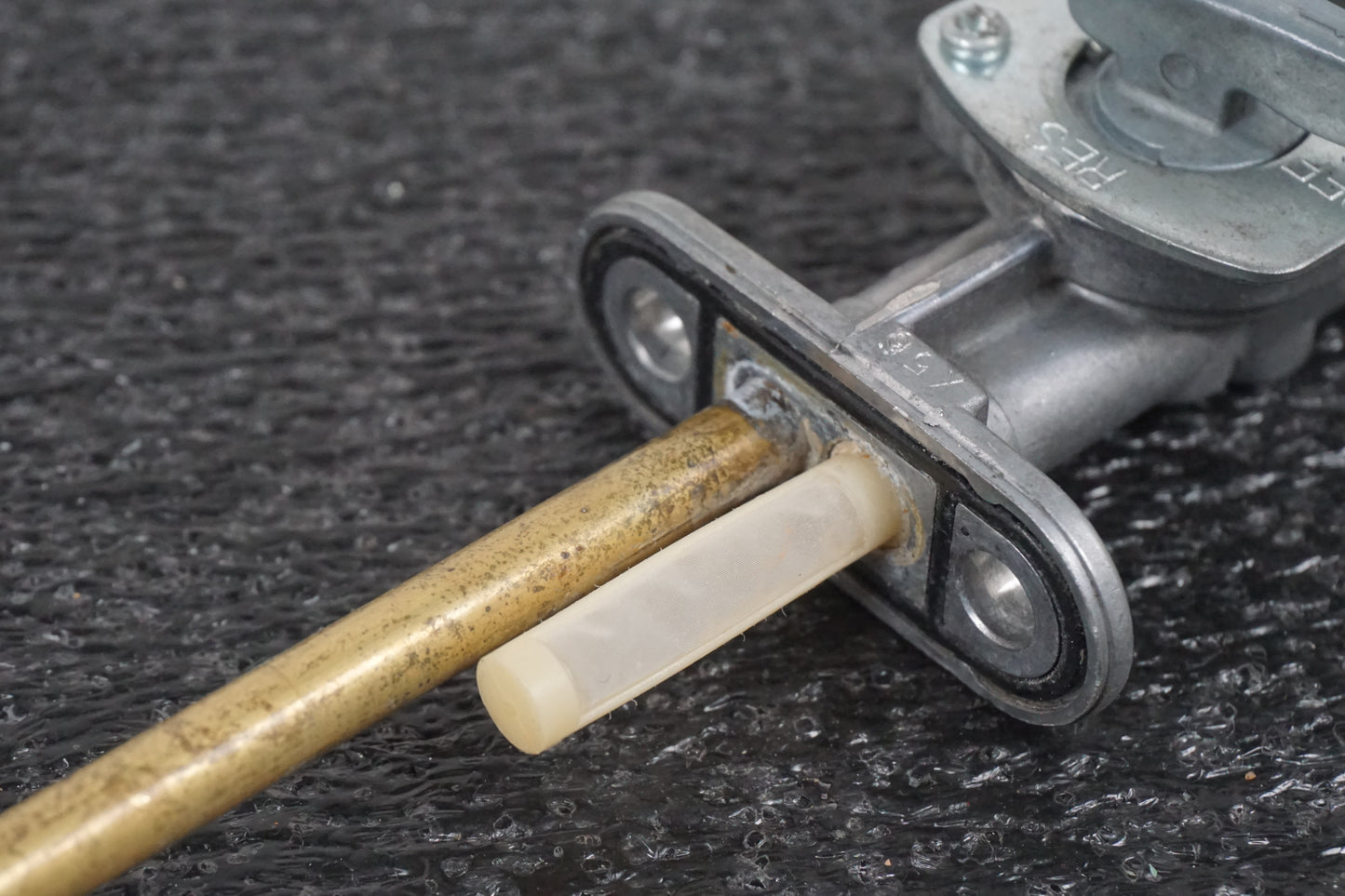 Snett uppifrån på Bensinkran från en Suzuki DRZ 400 -2006 motorcykel.