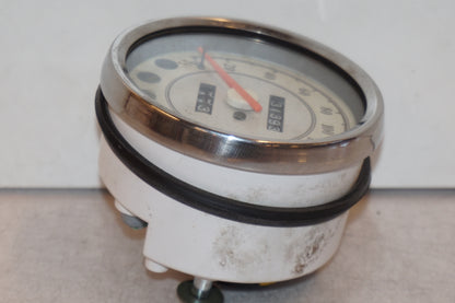 Höger sida på Hastighetsmätare från en Yamaha XVS 650 -1999 motorcykel.