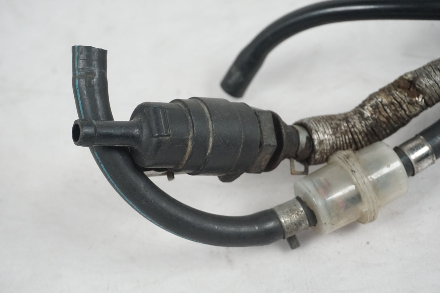 Baksidan på Bensinkran från en Suzuki DR 750 S -1988 motorcykel.