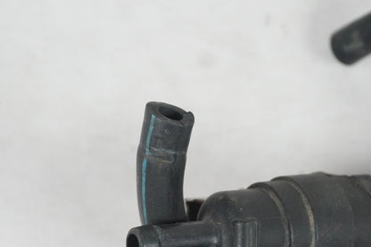 Höger sida på Bensinkran från en Suzuki DR 750 S -1988 motorcykel.