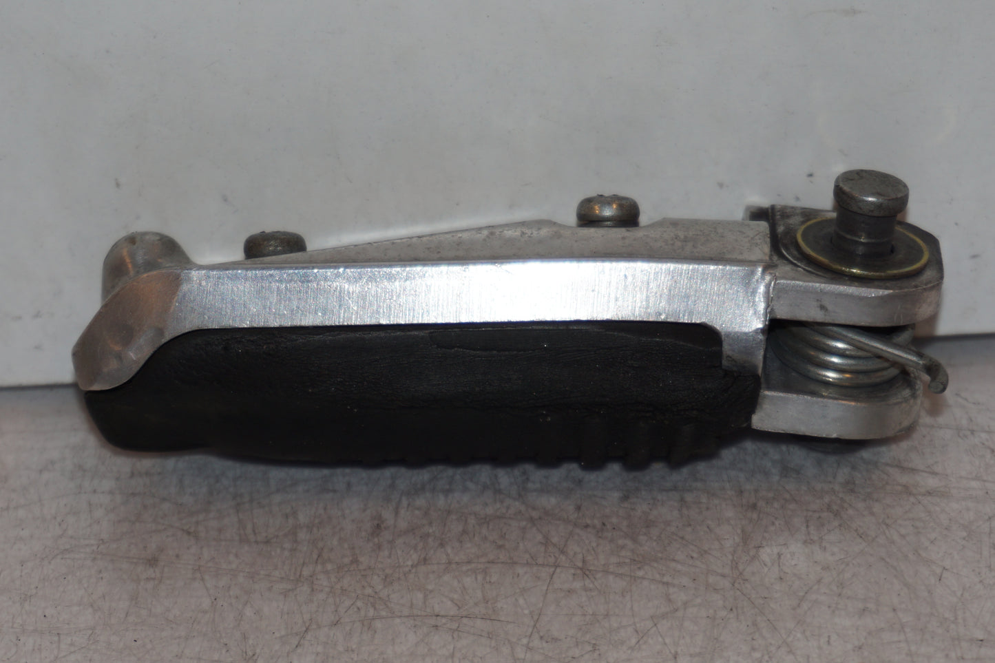 Vänster sida på Fotpinne från en Suzuki GSX-R 1100 -1991 motorcykel.