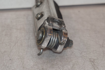 Snett nerifrån på Fotpinne från en Suzuki GSX-R 1100 -1991 motorcykel.