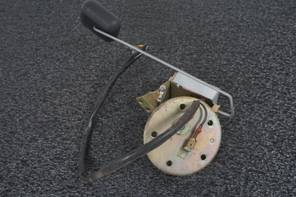 Framsidan på Bensintankgivare från en Suzuki GSX 400 -1983 motorcykel.