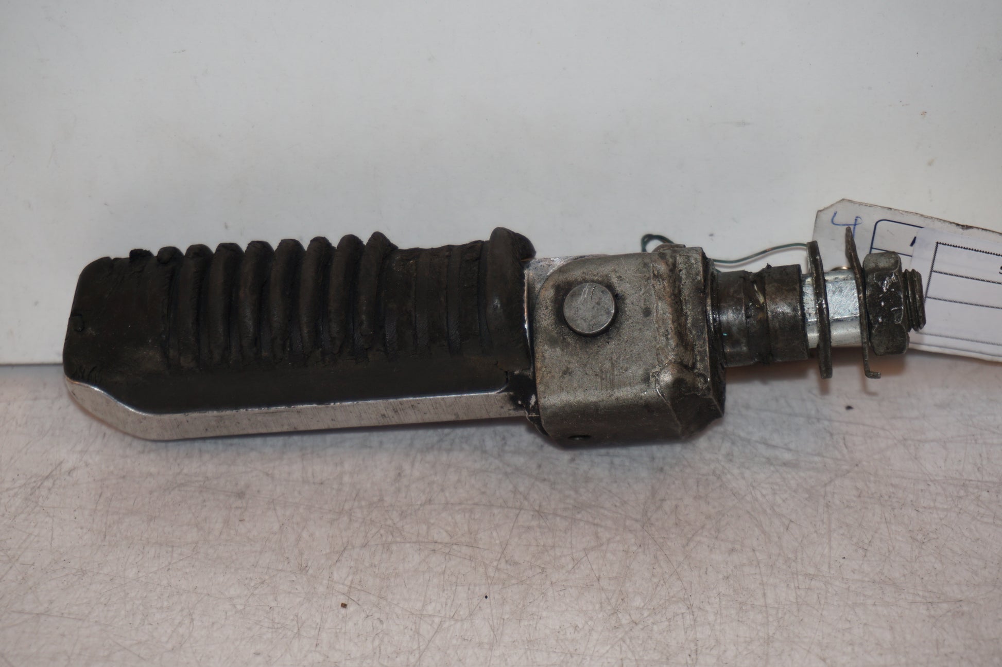 Framsidan på Fotpinne från en Suzuki GSX-R 1100 -1992 motorcykel.