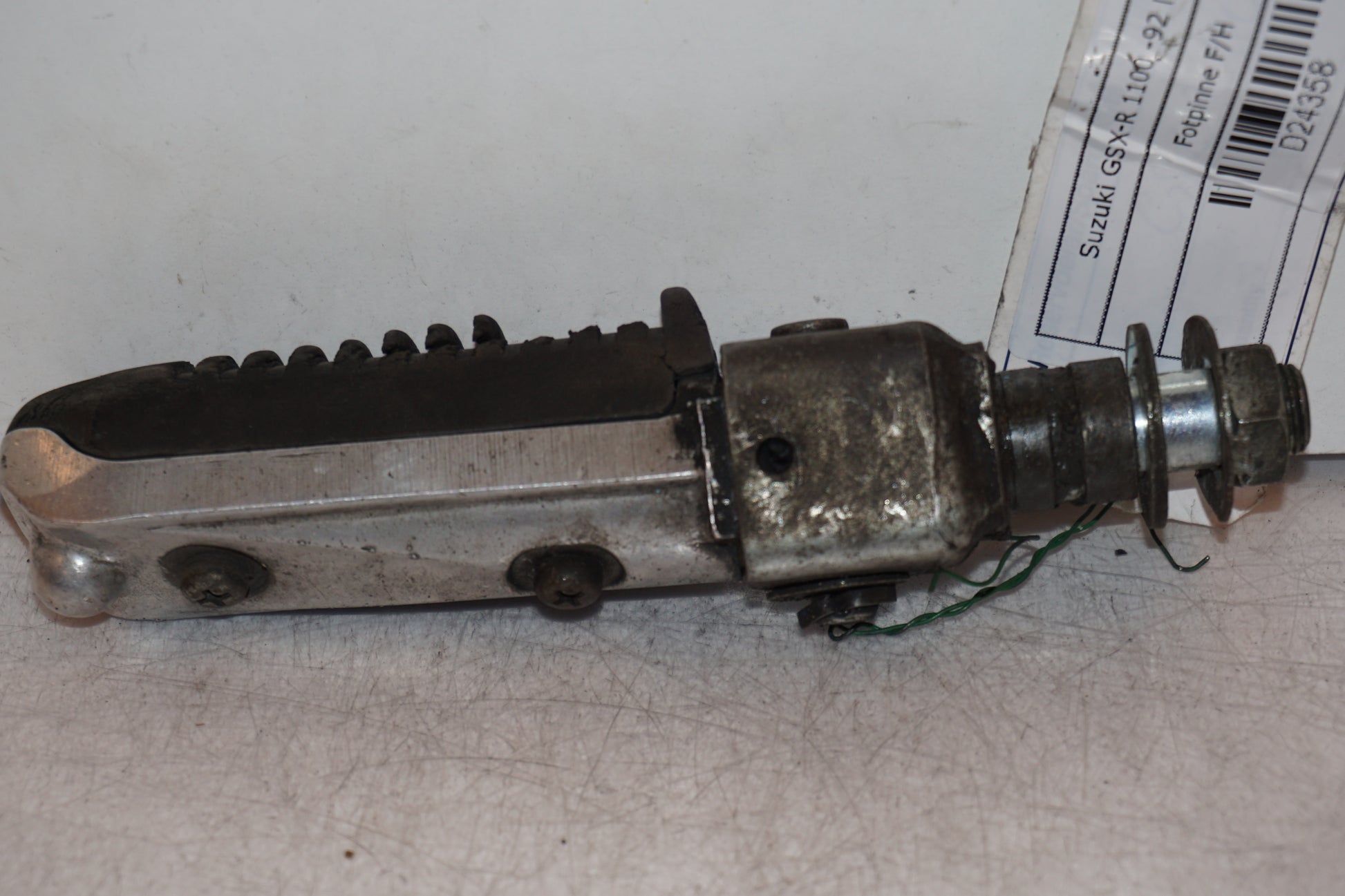 Baksidan på Fotpinne från en Suzuki GSX-R 1100 -1992 motorcykel.