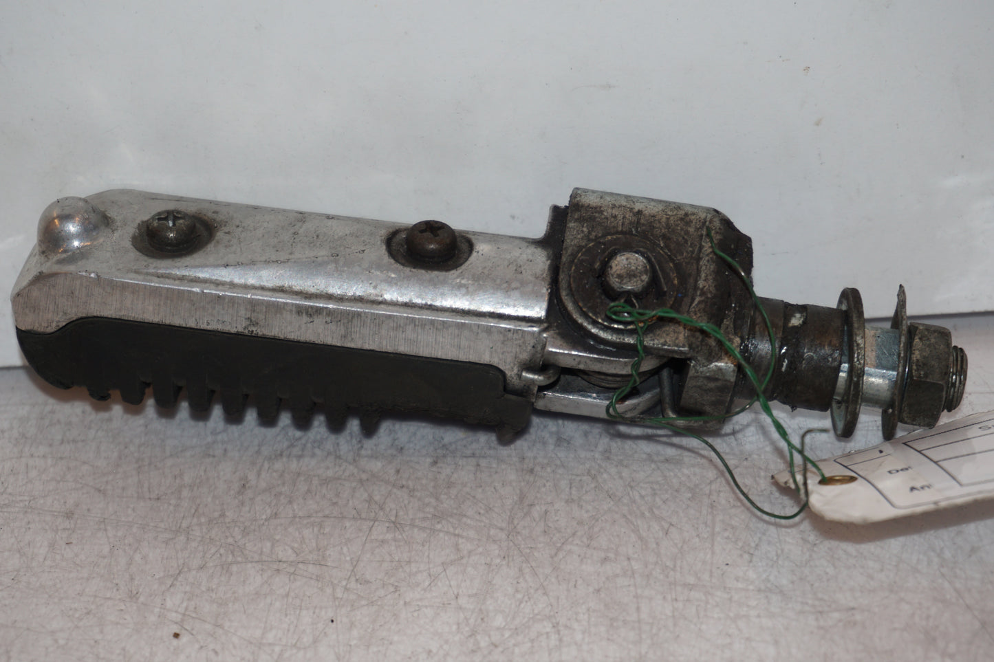 Höger sida på Fotpinne från en Suzuki GSX-R 1100 -1992 motorcykel.