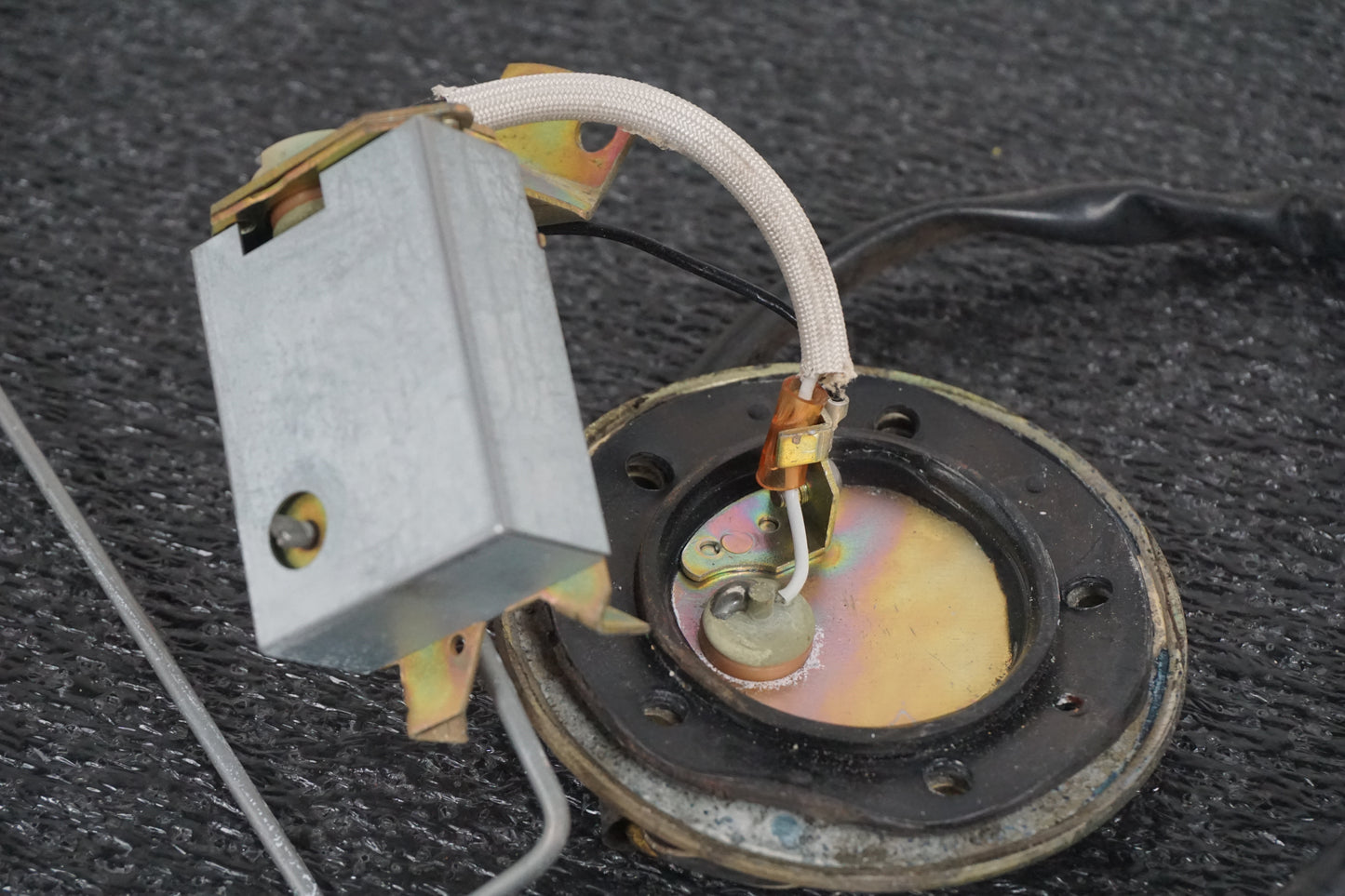 Snett uppifrån på Bensintankgivare från en Suzuki GSX 400 -1983 motorcykel.