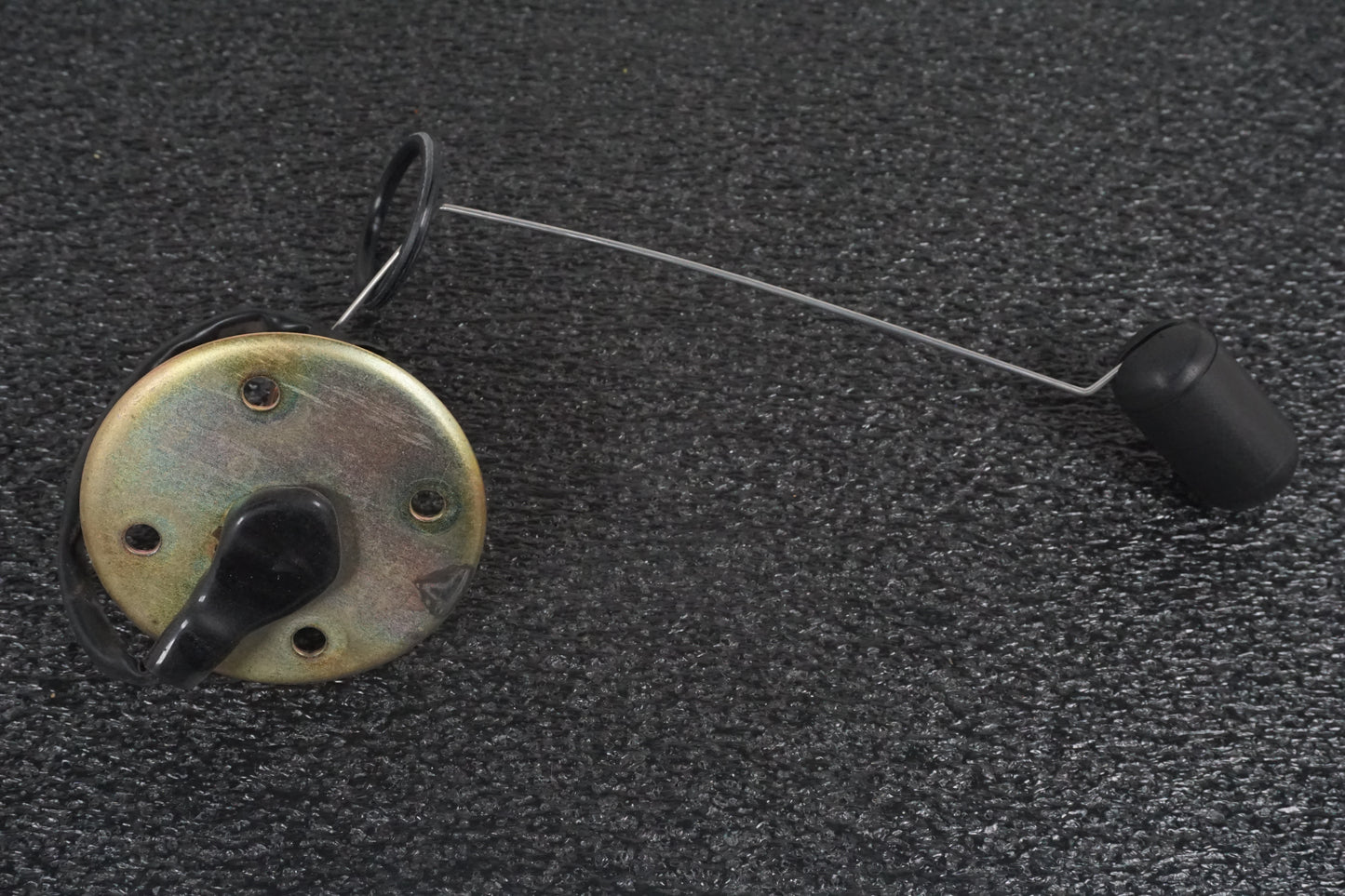 Framsidan på Bensintankgivare från en Suzuki VL 800 -2001 motorcykel.