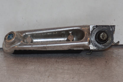 Höger sida på Fotpinne från en Suzuki SV 650 -2002 motorcykel.