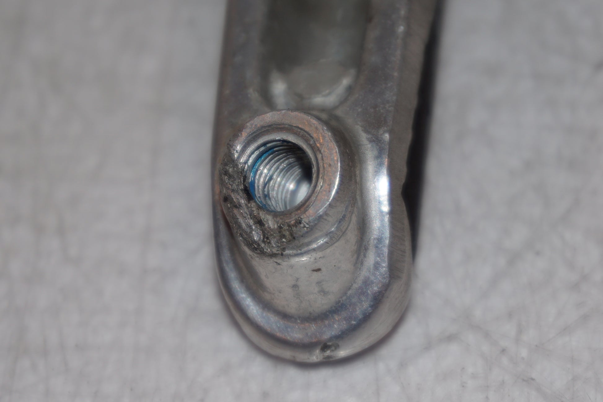 Snett uppifrån på Fotpinne från en Suzuki SV 650 -2002 motorcykel.