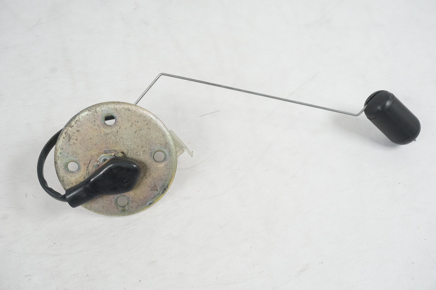 Framsidan på Bensintankgivare från en Suzuki VL 800 -2004 motorcykel.