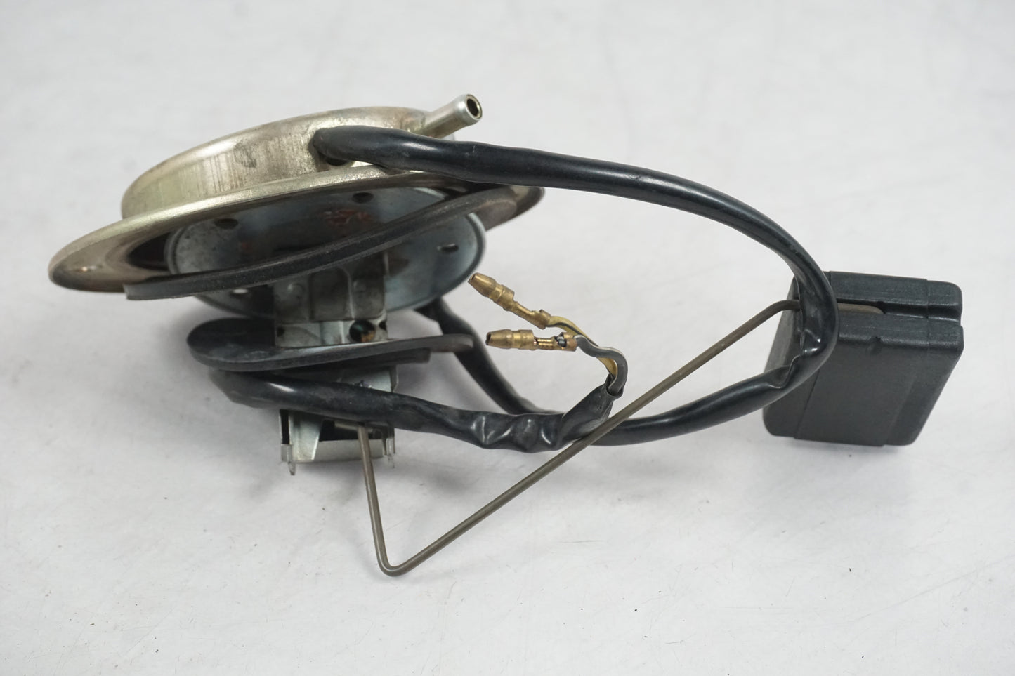 Höger sida på Bensintankgivare från en Suzuki GSX 600 F -1988 motorcykel.