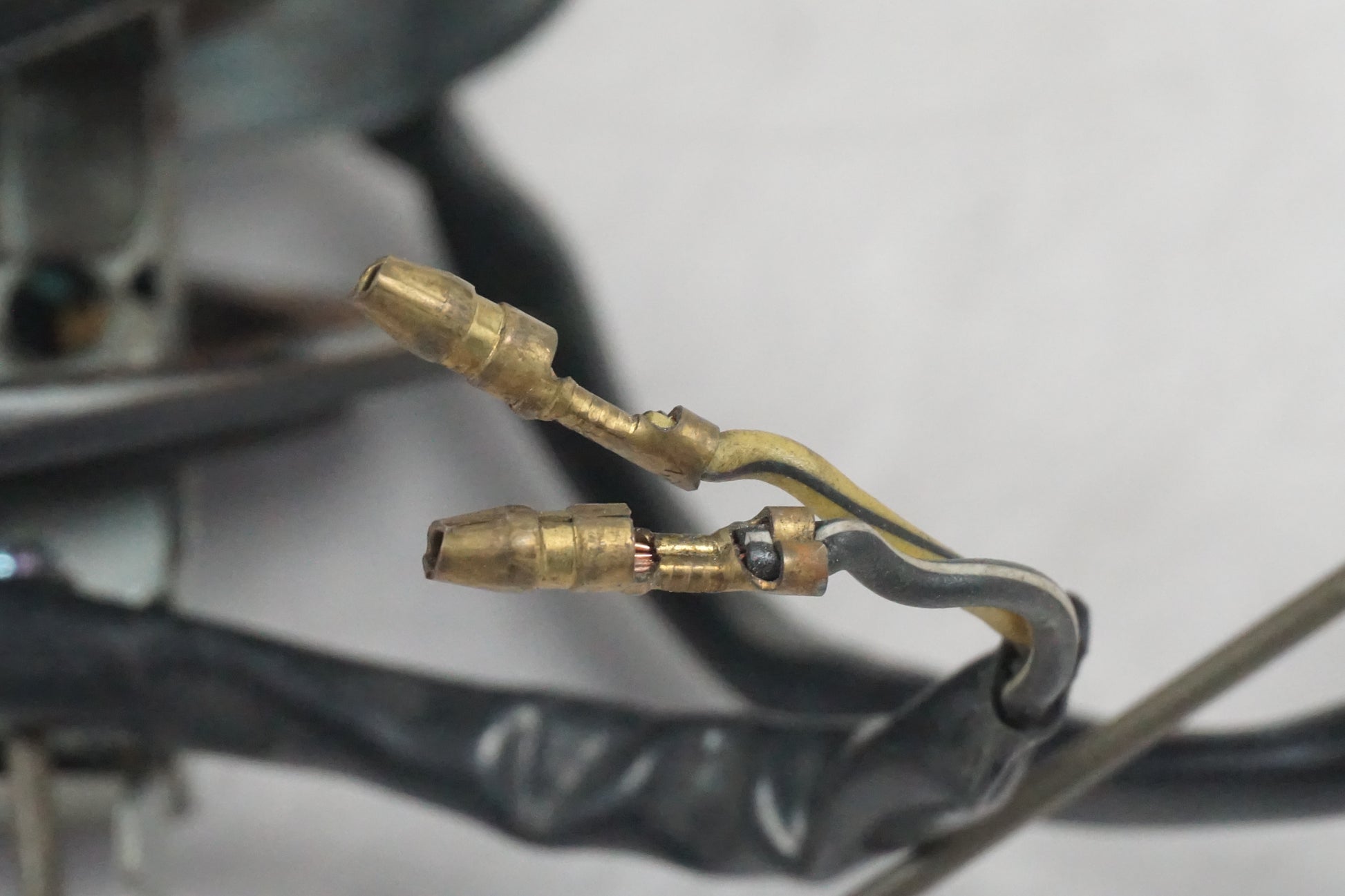 Vänster sida på Bensintankgivare från en Suzuki GSX 600 F -1988 motorcykel.