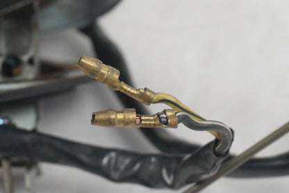 Vänster sida på Bensintankgivare från en Suzuki GSX 600 F -1988 motorcykel.