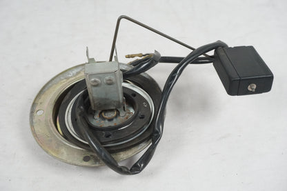 Snett uppifrån på Bensintankgivare från en Suzuki GSX 600 F -1988 motorcykel.