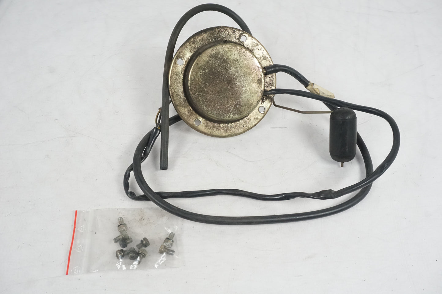 Framsidan på Bensintankgivare från en Suzuki GSX 1100 F -1990 motorcykel.