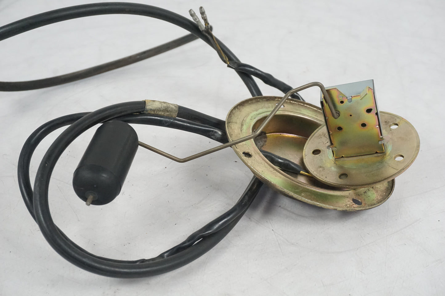 Extrabild1 på Bensintankgivare från en Suzuki GSX 1100 F -1990 motorcykel.