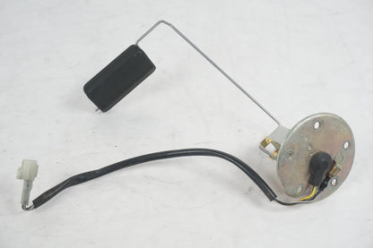 Framsidan på Bensintankgivare från en Suzuki VL 1500 -1998 motorcykel.