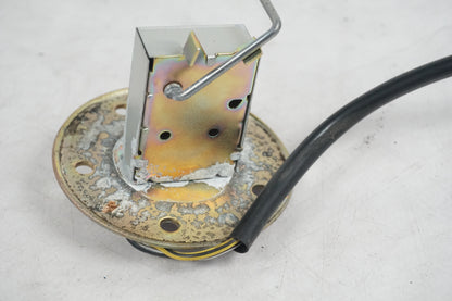 Snett uppifrån på Bensintankgivare från en Suzuki VL 1500 -1998 motorcykel.