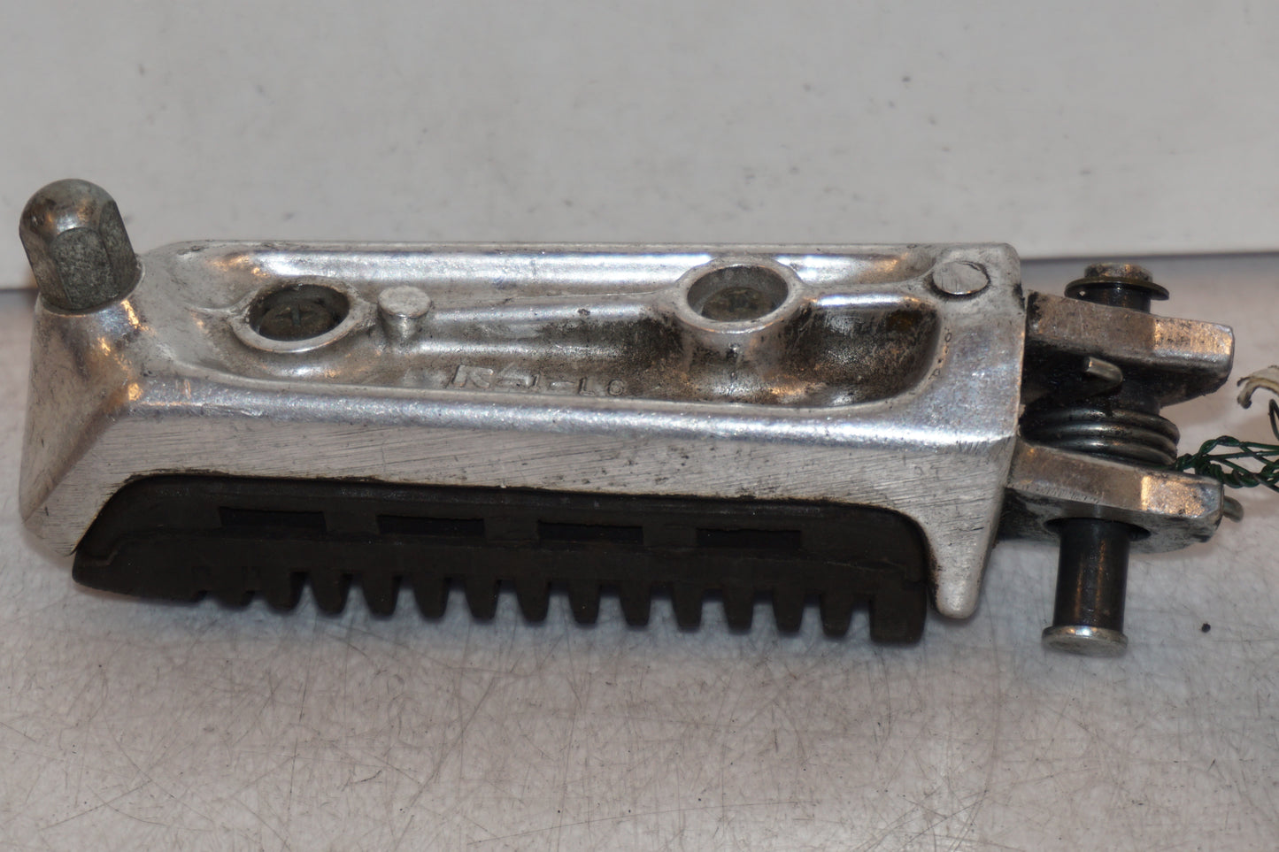 Höger sida på Fotpinne från en Suzuki GSX 1400 -2003 motorcykel.