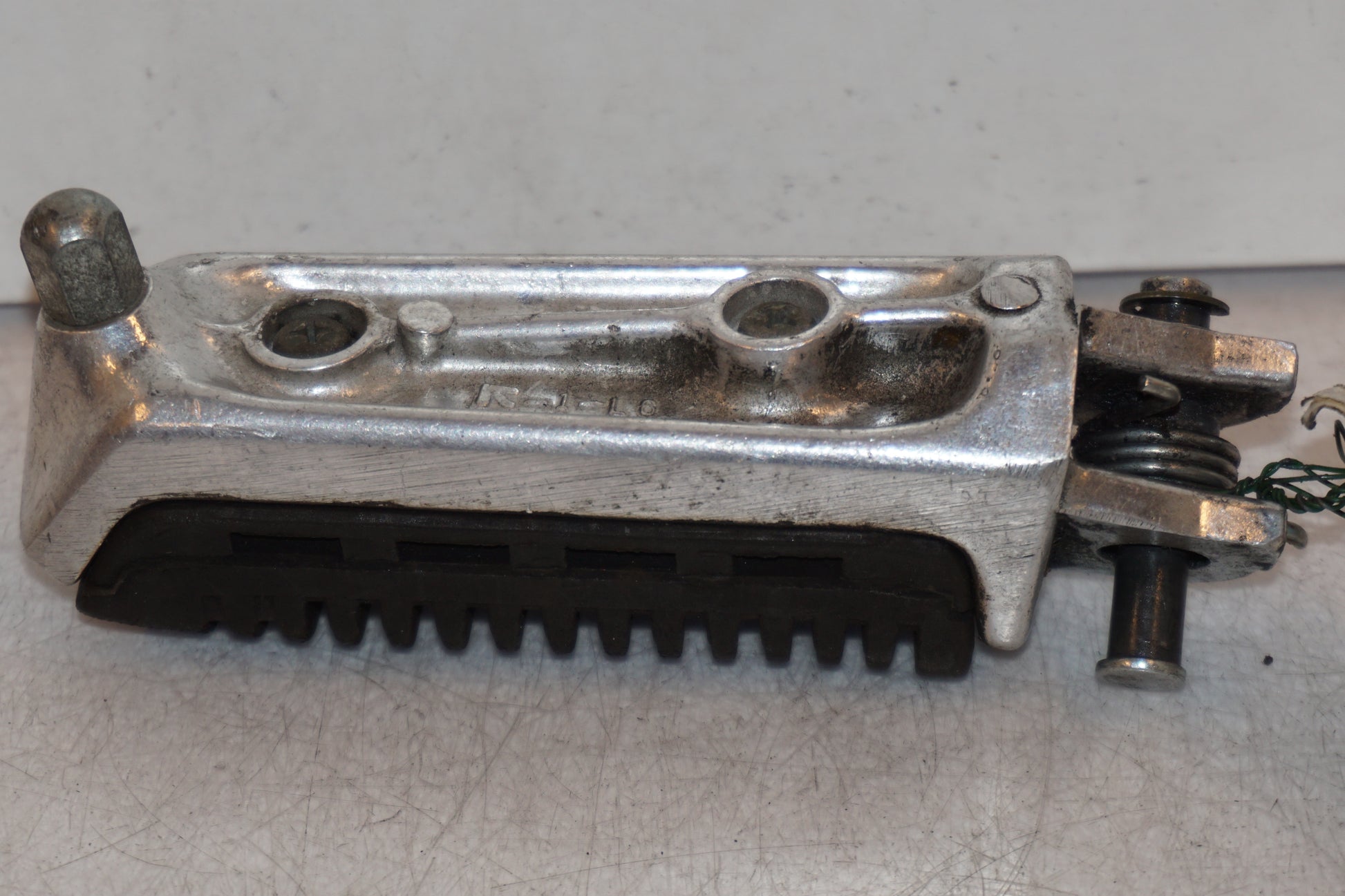 Höger sida på Fotpinne från en Suzuki GSX 1400 -2003 motorcykel.