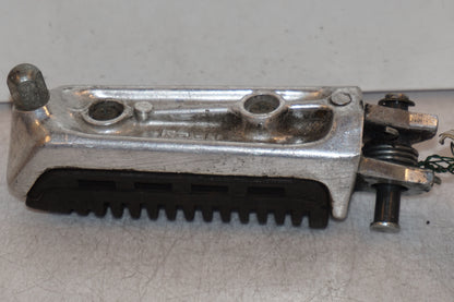 Höger sida på Fotpinne från en Suzuki GSX 1400 -2003 motorcykel.