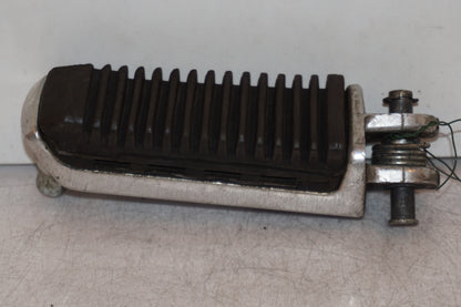 Framsidan på Fotpinne från en Suzuki GSX 1400 -2002 motorcykel.