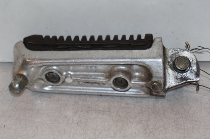 Baksidan på Fotpinne från en Suzuki GSX 1400 -2002 motorcykel.