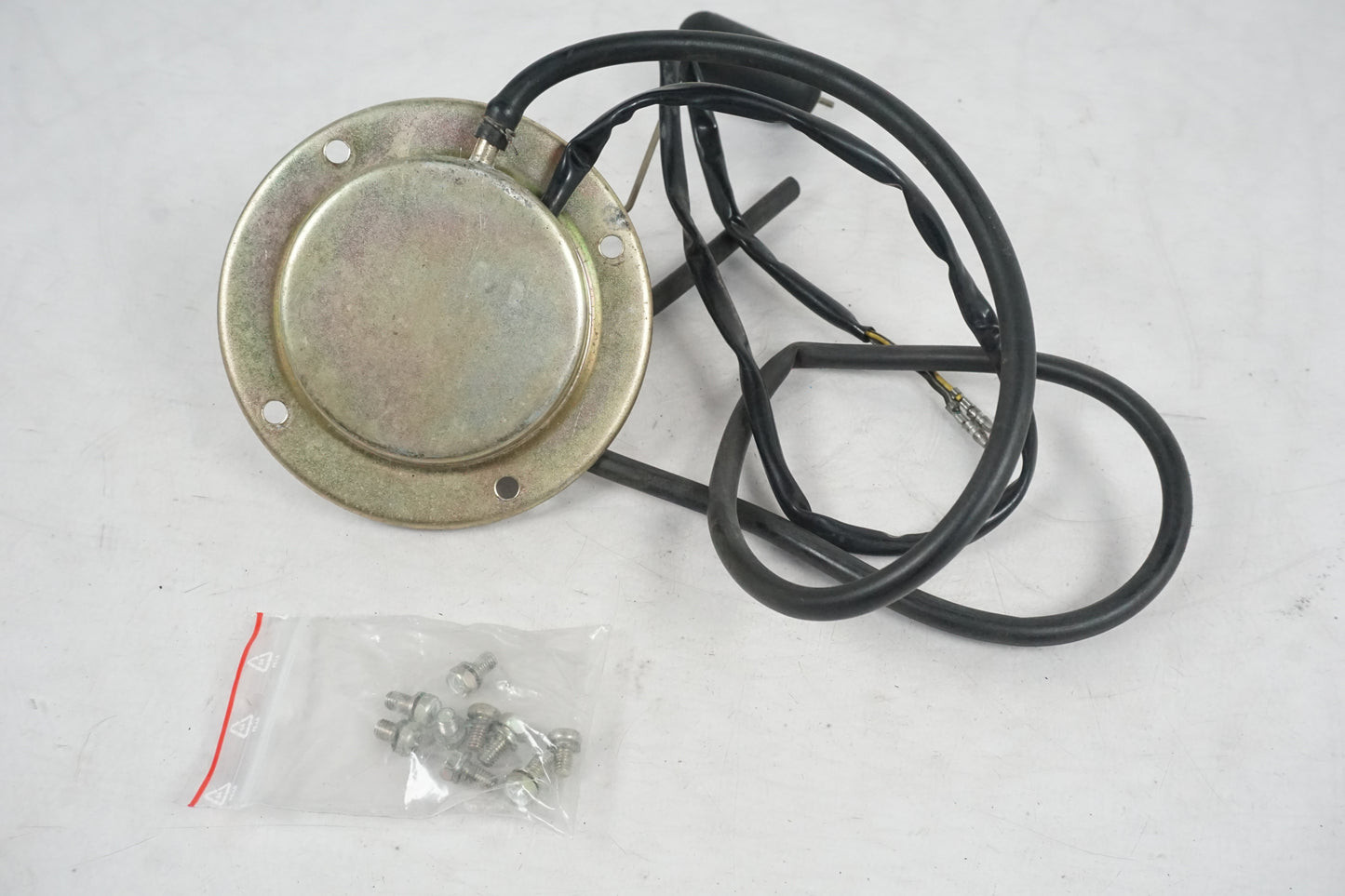 Framsidan på Bensinmätare från en Suzuki GSX 1100 F -1991 motorcykel.