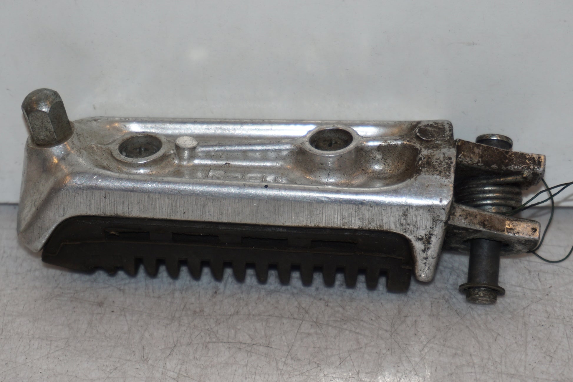 Höger sida på Fotpinne från en Suzuki GSX 1400 -2002 motorcykel.