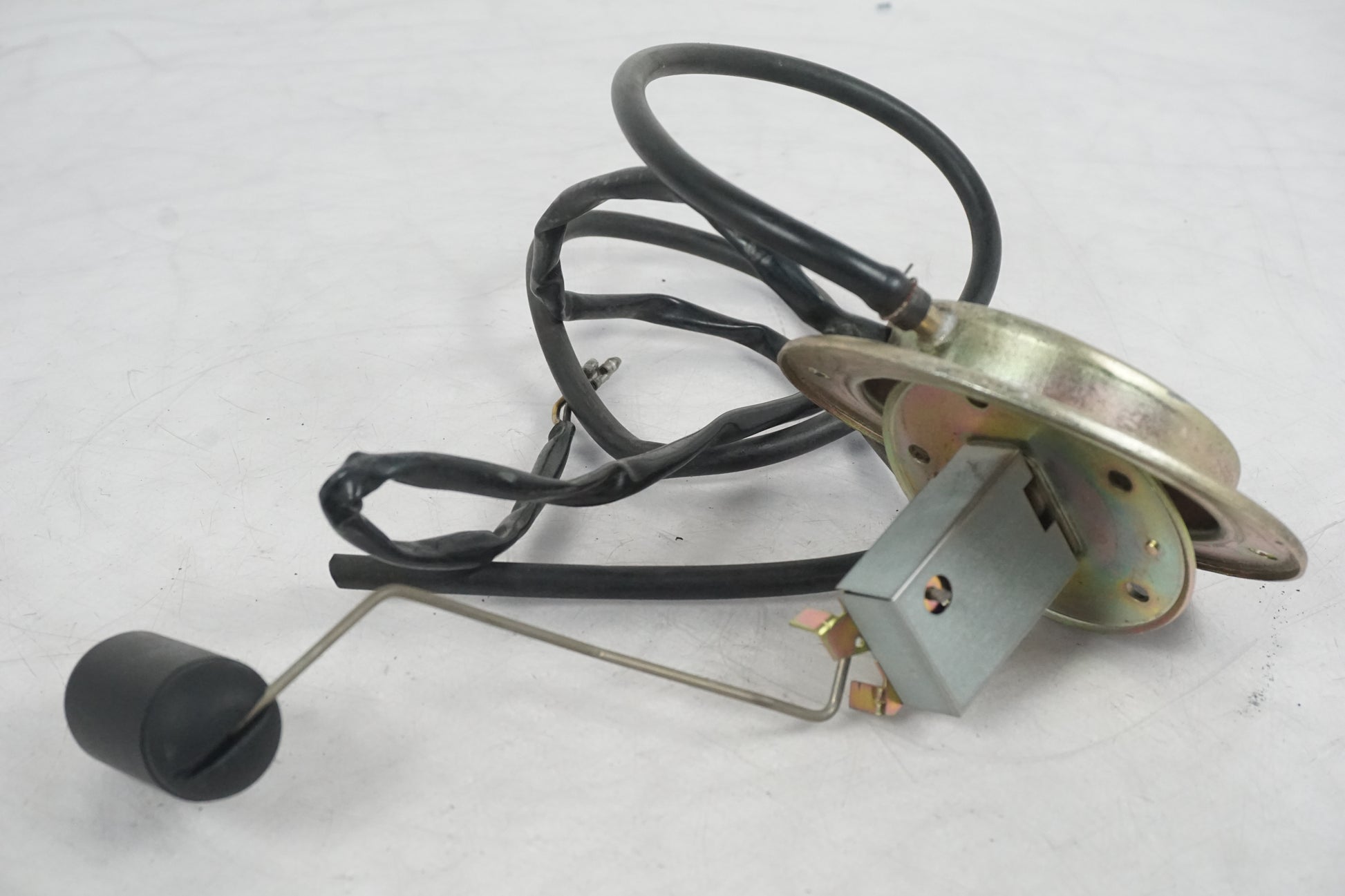 Höger sida på Bensinmätare från en Suzuki GSX 1100 F -1991 motorcykel.