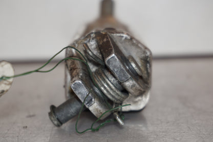 Snett nerifrån på Fotpinne från en Suzuki GSX 1400 -2002 motorcykel.