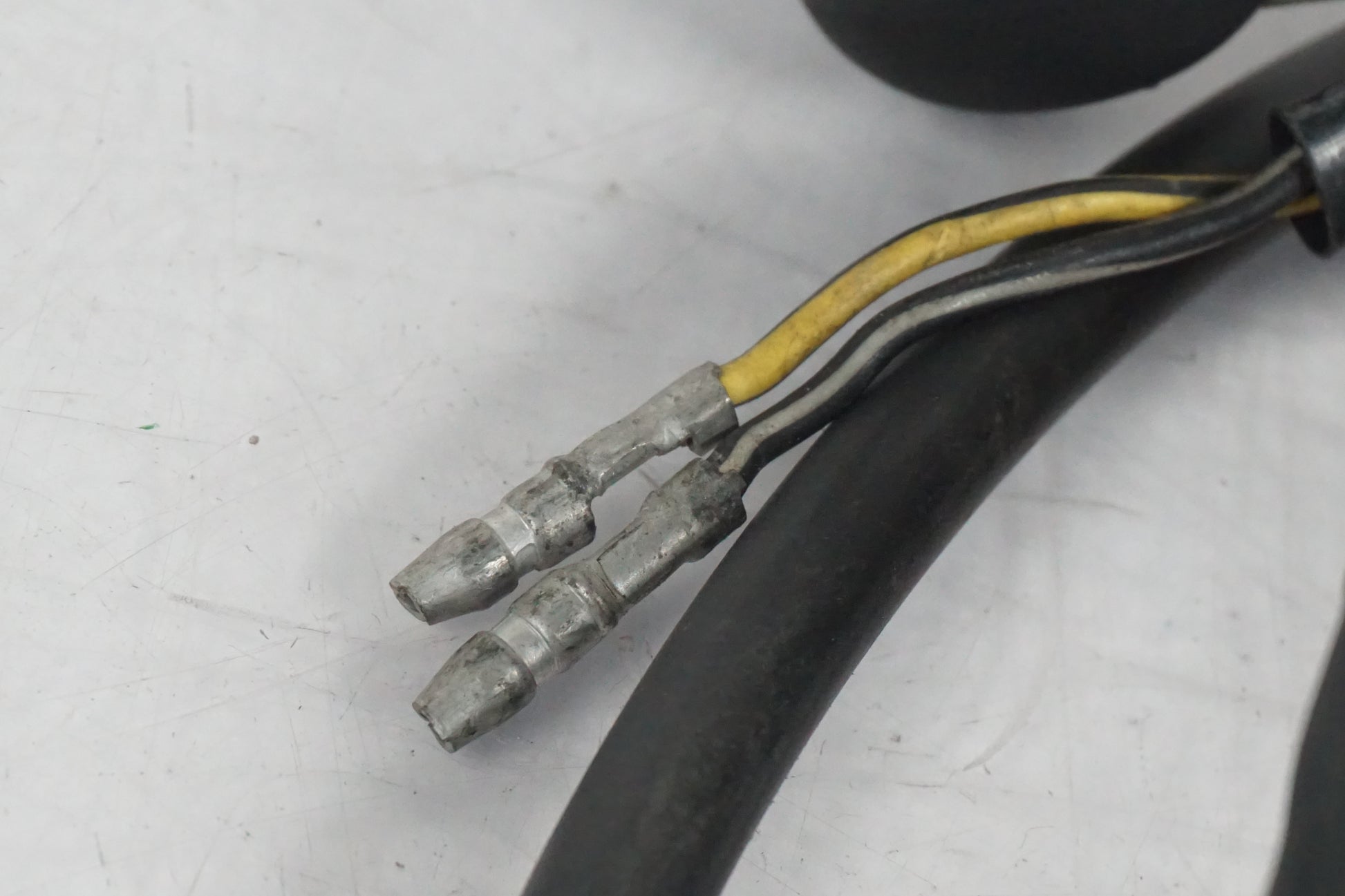 Extrabild1 på Bensinmätare från en Suzuki GSX 1100 F -1991 motorcykel.