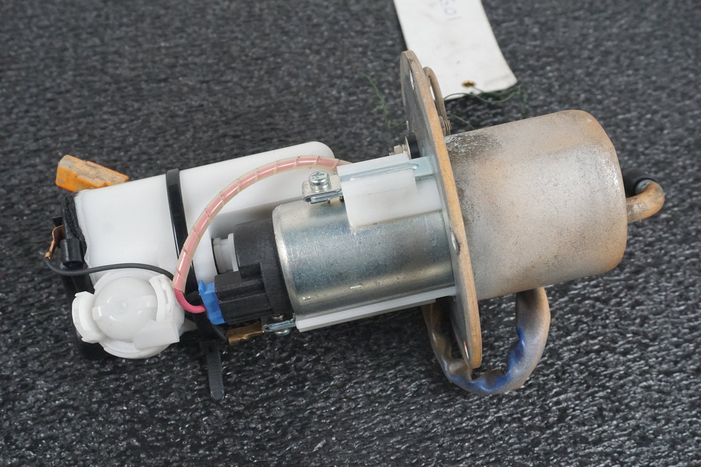 Framsidan på Bensinpump insprut från en Kawasaki Z 750 -2008 motorcykel.