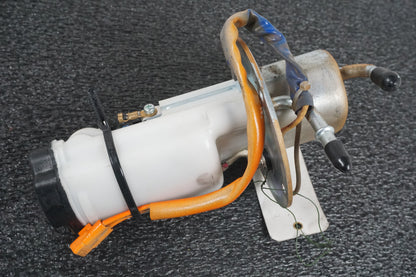 Baksidan på Bensinpump insprut från en Kawasaki Z 750 -2008 motorcykel.