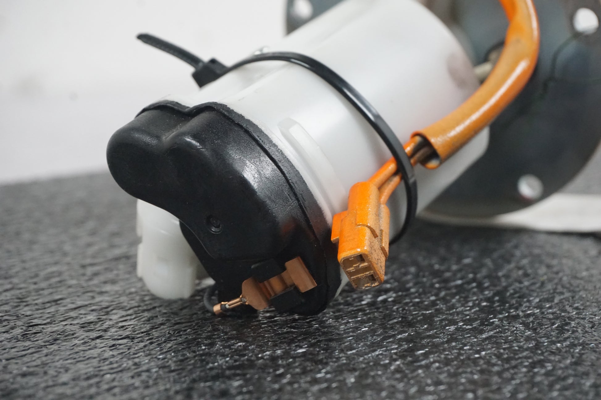 Höger sida på Bensinpump insprut från en Kawasaki Z 750 -2008 motorcykel.