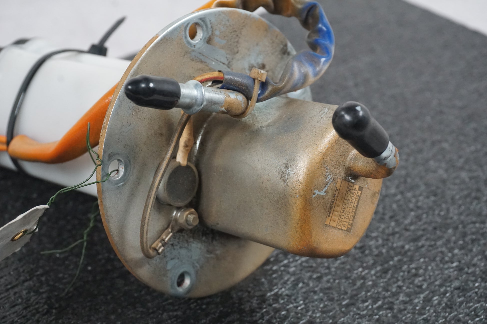 Snett uppifrån på Bensinpump insprut från en Kawasaki Z 750 -2008 motorcykel.