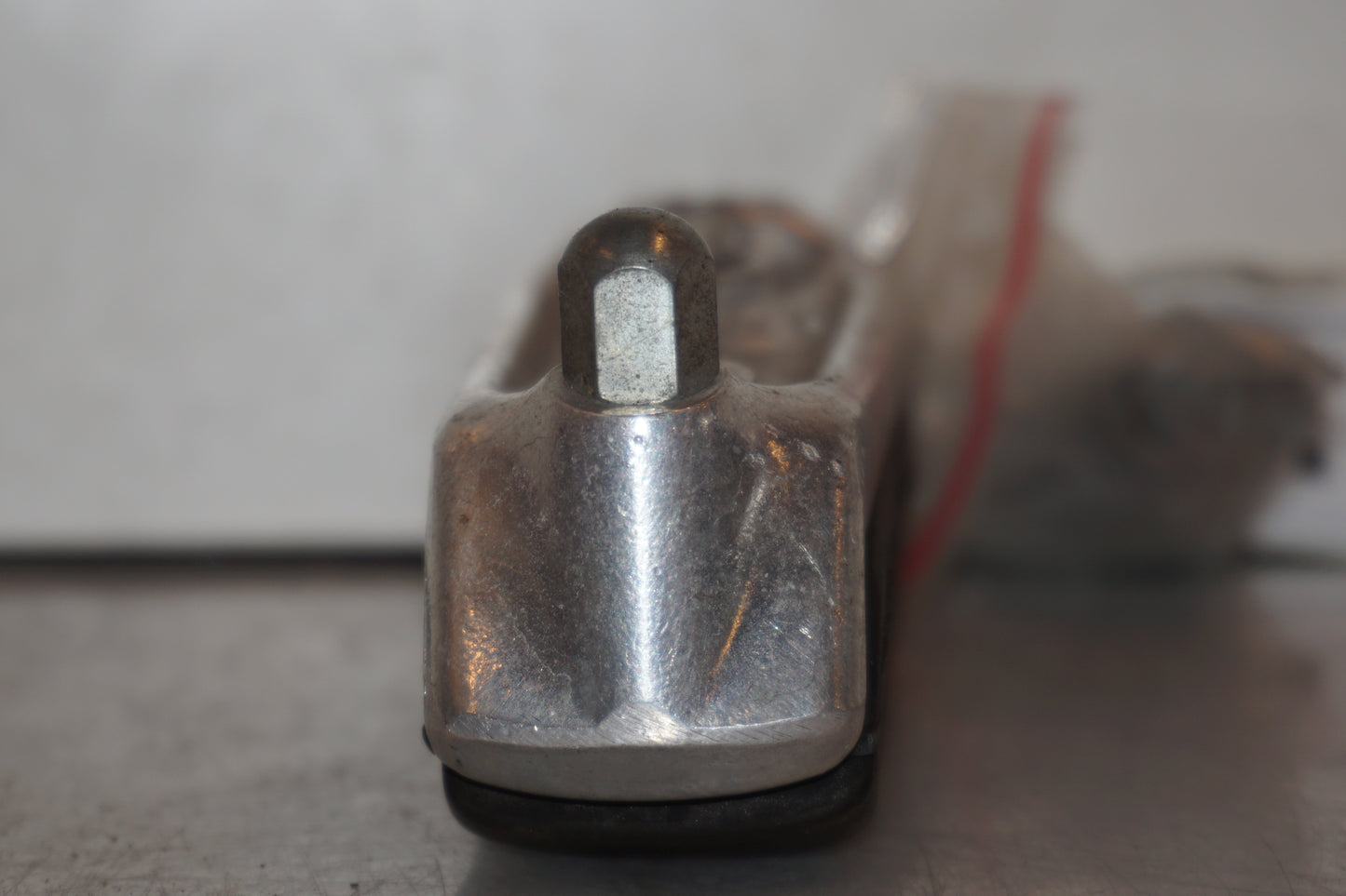 Snett uppifrån på Fotpinne från en Suzuki GSX 1400 -2003 motorcykel.