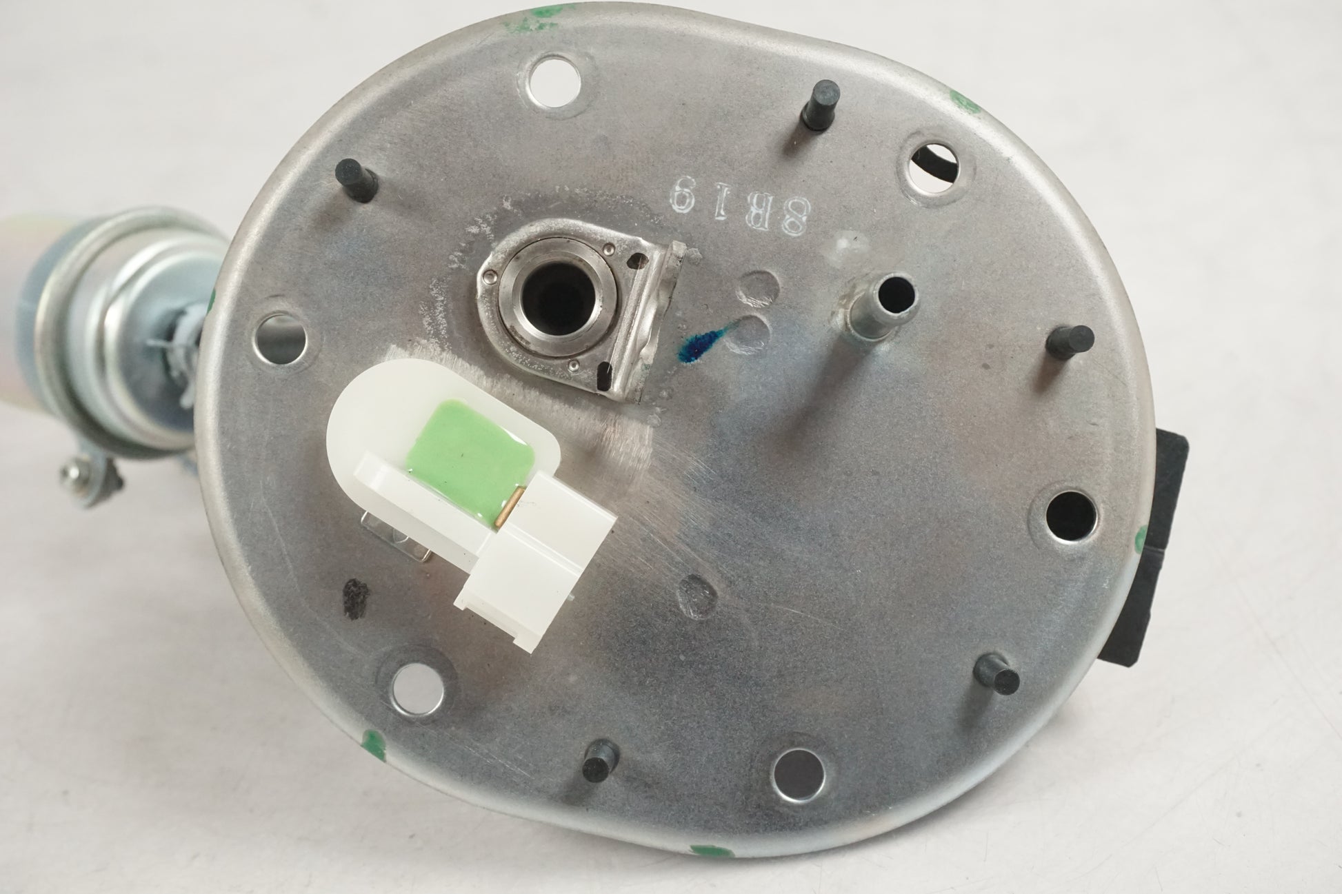 Baksidan på Bensinpump insprut från en Honda VFR 800 -2008 motorcykel.