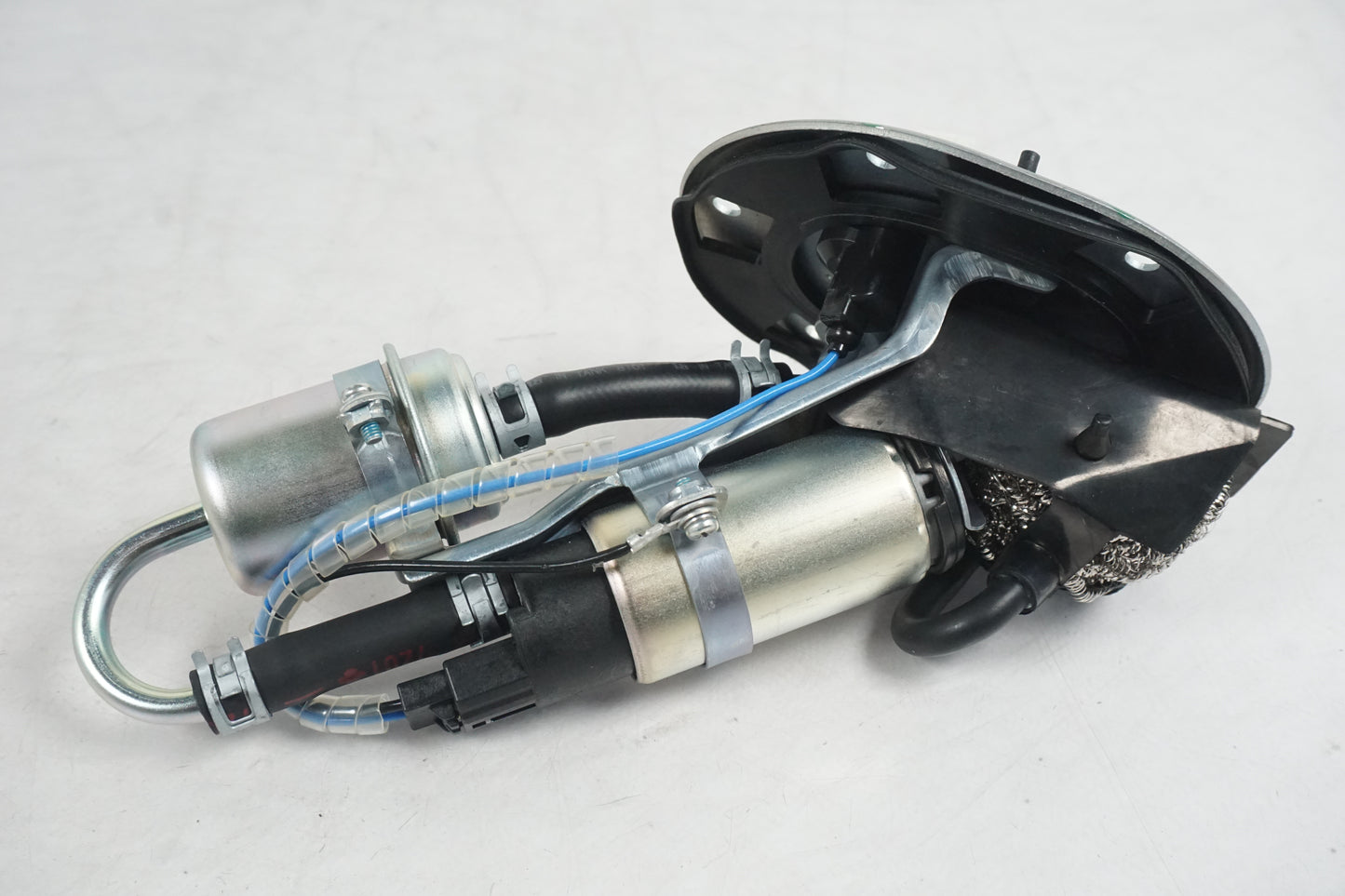 Vänster sida på Bensinpump insprut från en Honda VFR 800 -2008 motorcykel.