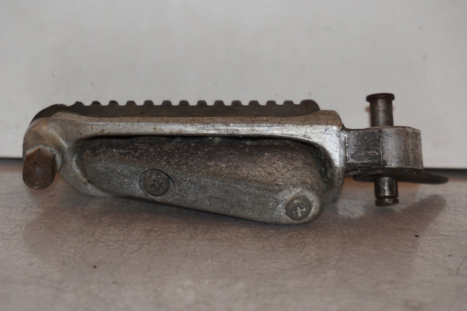 Höger sida på Fotpinne från en Suzuki GSX 750 -1998 motorcykel.